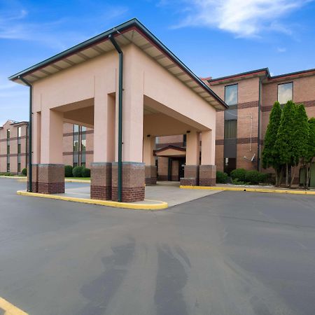 Quality Inn & Suites-Sellersburg Exterior photo